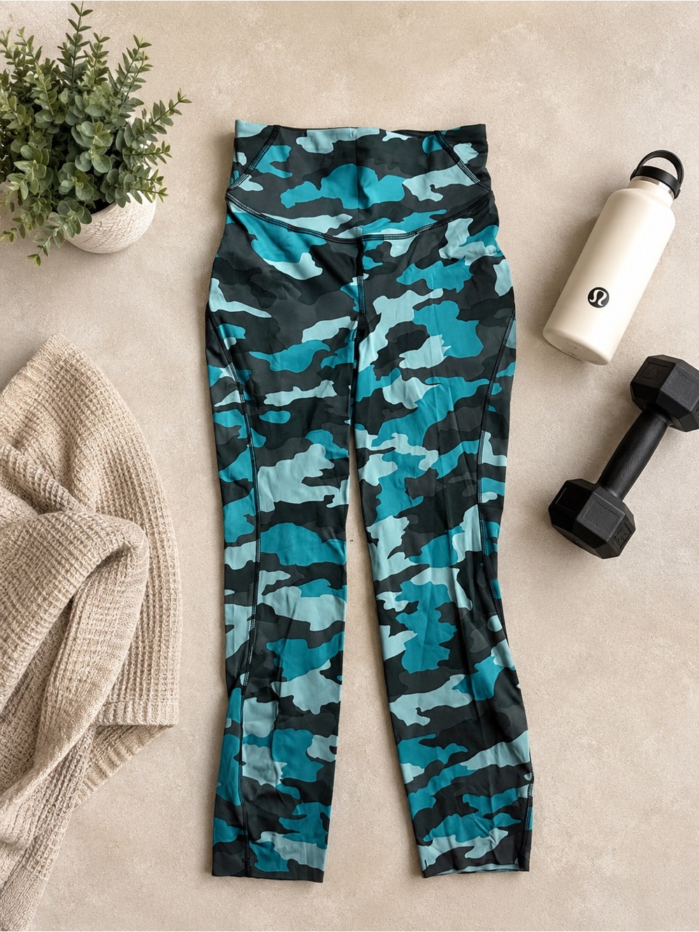 Lululemon Women’s Size 4 Teal Black Camo Cropped Leggings High Rise Yoga Pants